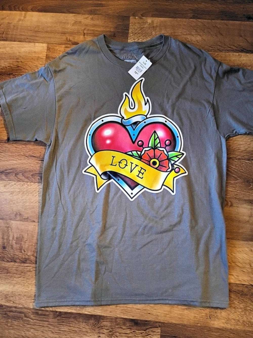 Graphic Short Sleeve Tee in Gray NWT
